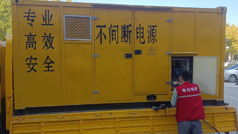 仁和柴油发电机组和UPS电源配合使用时，如何避免切换过程中的电力中断？